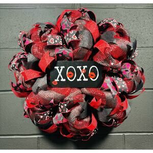 Valentines Day Wreath, Red & Black, Hugs & Kisses, XO, Hearts, Handmade 22 Inch